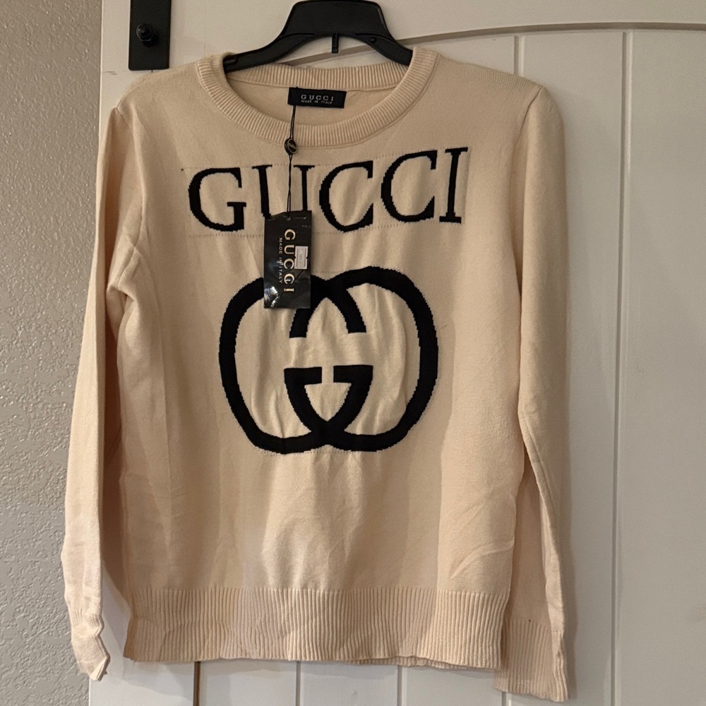 Gucci Beige Knit with Black Emblem